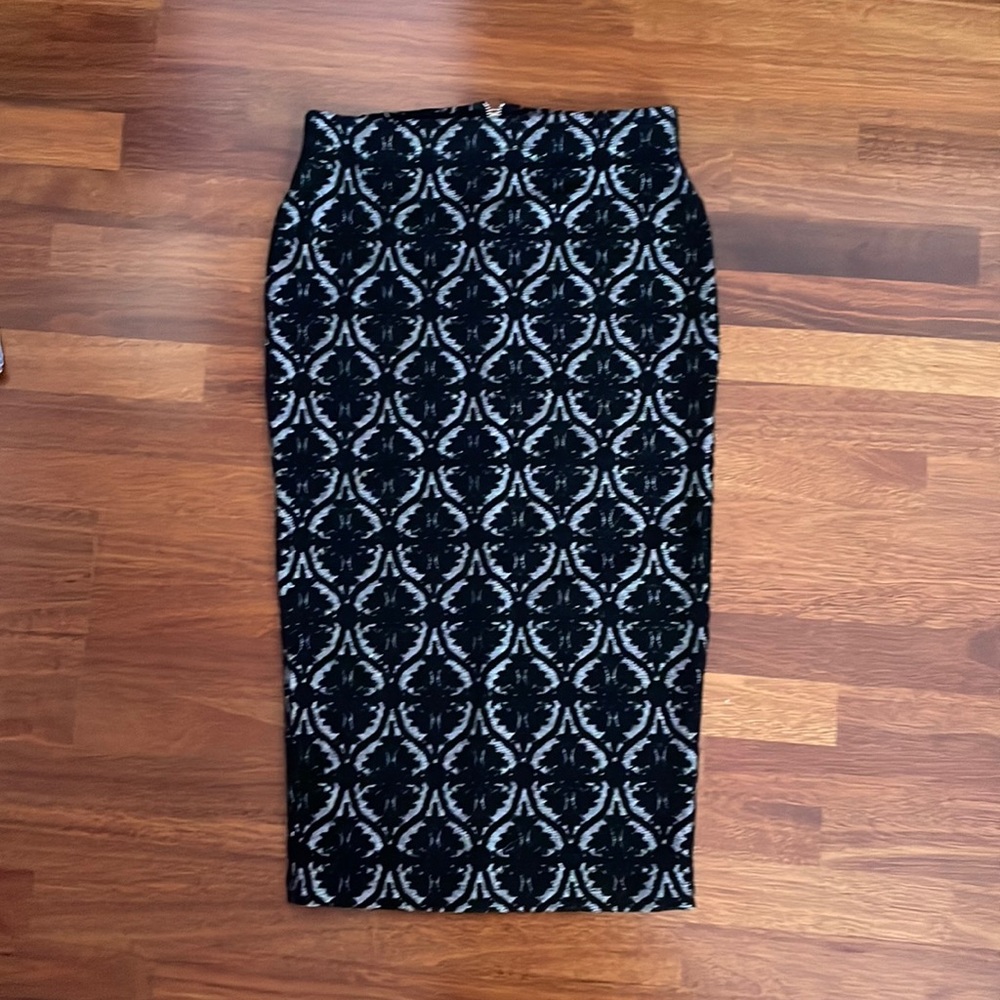Warehouse stretchy pencil skirt - us size 4, UK size 8